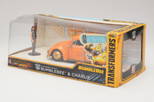 Volkswagen Beetle Bumblebee Transformers With Figure Metals Diecast 1:24 30114 Metalas - nuotrauka 3 iš 3