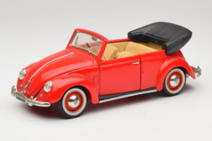 Volkswagen Beetle Kabrioletas Raudonas Maisto 1:18 56010 Metalas