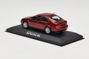 Volkswagen Bora Mk4 Red Metallic Minichamps 1:43 VW003 Metalas - nuotrauka 3 iš 4
