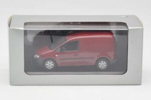 Volkswagen Caddy 2K Tamsiai Raudonas Minichamps 1:43 CADDY004 Metalas - nuotrauka 4 iš 4