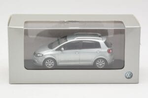 Volkswagen Cross Golf Mk5 Sidabrinis Minichamps 1:43 400054370 Metalas - nuotrauka 4 iš 4