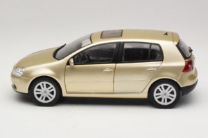 Volkswagen Golf Mk5 Light Bronze Metallic Bburago 1:18 09930201W Metalas - nuotrauka 4 iš 8