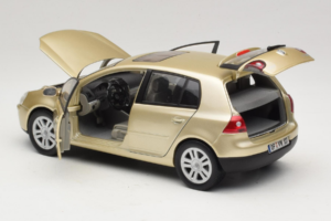 Volkswagen Golf Mk5 Light Bronze Metallic Bburago 1:18 09930201W Metalas - nuotrauka 5 iš 8