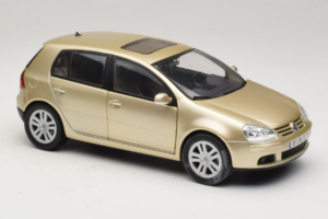 Volkswagen Golf Mk5 Light Bronze Metallic Bburago 1:18 09930201W Metalas - nuotrauka 6 iš 8