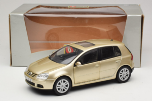 Volkswagen Golf Mk5 Light Bronze Metallic Bburago 1:18 09930201W Metalas - nuotrauka 8 iš 8