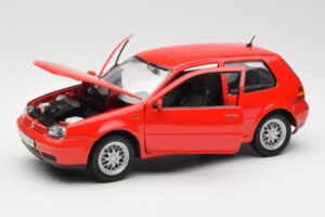 Volkswagen Golf Mk4 GTI Raudonas Revell 1:18 08943 Metalas - nuotrauka 2 iš 8