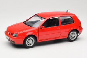 Volkswagen Golf Mk4 GTI Raudonas Revell 1:18 08943 Metalas