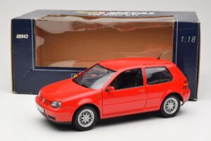 Volkswagen Golf Mk4 GTI Raudonas Revell 1:18 08943 Metalas - nuotrauka 8 iš 8