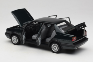 Volkswagen Jetta Mk3 CL Juodas Icartime 1:18 JETTA001 Metalas - nuotrauka 5 iš 8