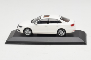 Volkswagen Jetta Mk6 Baltas Minichamps 1:43 JETTA003 Metalas