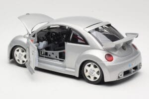 Volkswagen New Beetle RSi Sidabrinis Bburago 1:18 3306 Metalas - nuotrauka 5 iš 8