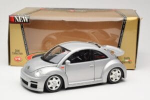 Volkswagen New Beetle RSi Sidabrinis Bburago 1:18 3306 Metalas - nuotrauka 8 iš 8