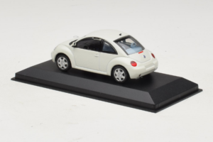 Volkswagen New Beetle Baltas Minichamps 1:43 430058005 Metalas - nuotrauka 3 iš 4