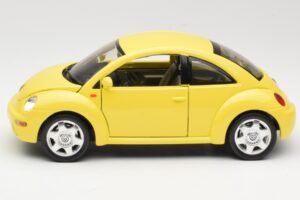 Volkswagen New Beetle Geltonas Bburago 1:18 BEETLE001 Metalas - nuotrauka 4 iš 8