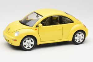 Volkswagen New Beetle Geltonas Bburago 1:18 BEETLE001 Metalas