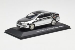 Volkswagen Passat B6 Chrome Silver 10 Years Volkswagen Magazine Minichamps 1:43 PASSAT004 Metalas - nuotrauka 2 iš 4