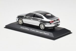 Volkswagen Passat B6 Chrome Silver 10 Years Volkswagen Magazine Minichamps 1:43 PASSAT004 Metalas - nuotrauka 3 iš 4