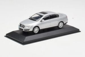 Volkswagen Passat B6 Sidabrinis Minichamps 1:43 PASSAT003 Metalas - nuotrauka 2 iš 4
