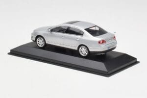 Volkswagen Passat B6 Sidabrinis Minichamps 1:43 PASSAT003 Metalas - nuotrauka 3 iš 4