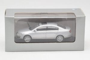 Volkswagen Passat B6 Sidabrinis Minichamps 1:43 PASSAT003 Metalas - nuotrauka 4 iš 4
