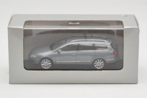 Volkswagen Passat B6 Variant Grey Metallic Minichamps 1:43 PASSAT005 Metalas - nuotrauka 4 iš 4