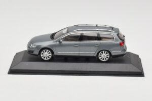 Volkswagen Passat B6 Variant Grey Metallic Minichamps 1:43 PASSAT005 Metalas