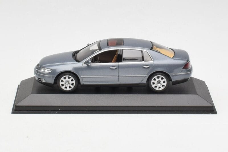 Volkswagen Phaeton 3D Pilkas Minichamps 1:43 3D0099300GPR7Q Metalas