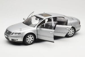 Volkswagen Phaeton D1 Silver Metallic AUTOart 1:18 79742 Metalas - nuotrauka 2 iš 8