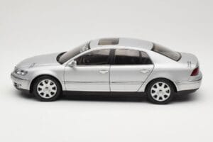 Volkswagen Phaeton D1 Silver Metallic AUTOart 1:18 79742 Metalas - nuotrauka 4 iš 8