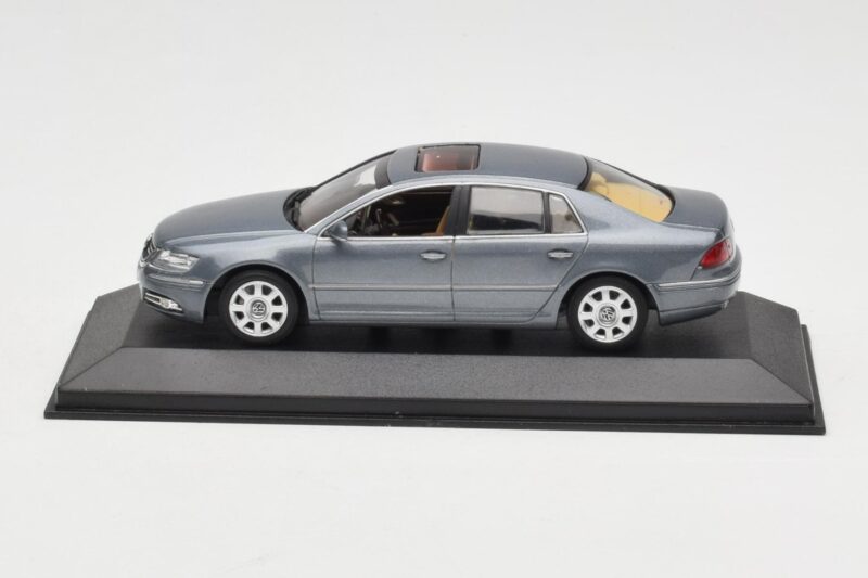 Volkswagen Phaeton Light Blue Metallic Minichamps 1:43 VW002 Metalas