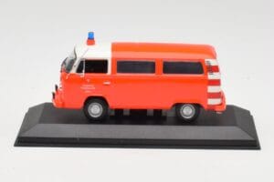 Volkswagen T2 Bus Ugniagesiai Frankfurt Raudoni Bamperiai Minichamps 1:43 400053091-V1 Metalas