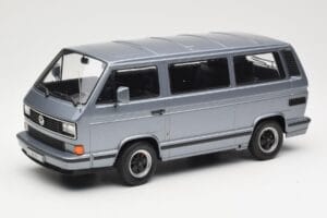 Volkswagen T3 Porsche B32 Minibus Mėlynas KK-Scale 1:18 KKDC180221 Metalas