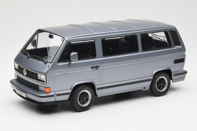 Volkswagen T3 Porsche B32 Minibus Mėlynas KK-Scale 1:18 KKDC180221 Metalas