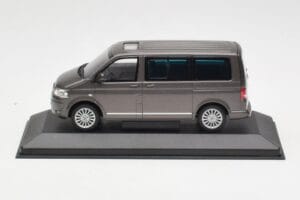 Volkswagen T5 Bus Bronze Metallic Minichamps 1:43 4039378412203 Metalas