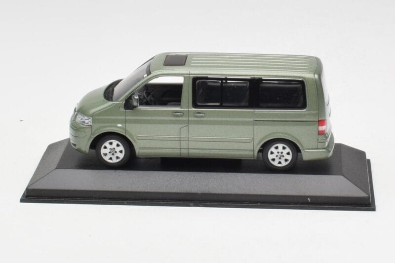 Volkswagen T5 Bus Fresco Green Minichamps 1:43 T5001-B Metalas