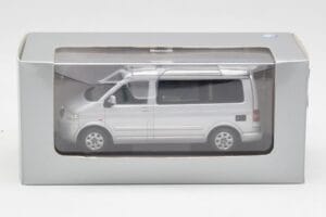 Volkswagen T5 California Sidabrinis Minichamps 1:43 7H8099300GPA7W Metalas - nuotrauka 4 iš 4