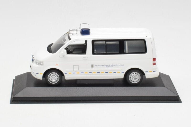 Volkswagen T5 Multivan Bundeswehr Greitosios Pagalbos Gydytojas Prototipas Minichamps 1:43 400052291-P1 Metalas