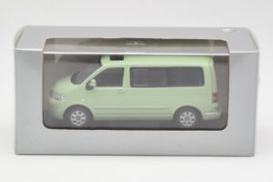 Volkswagen T5 Multivan California Žalias Citrininis Dealer Minichamps 1:43 400052201-D1 Metalas - nuotrauka 4 iš 4