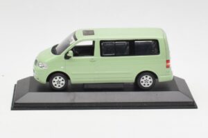 Volkswagen T5 Multivan California Žalias Citrininis Dealer Minichamps 1:43 400052201-D1 Metalas