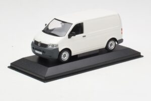 Volkswagen T5 Transporter Baltas Minichamps 1:43 T5002-B Metalas - nuotrauka 2 iš 4