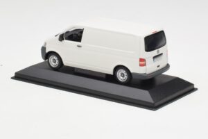 Volkswagen T5 Transporter Baltas Minichamps 1:43 T5002-B Metalas - nuotrauka 3 iš 4