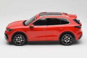 Volkswagen Tiguan eTSI R-Line Persimmon Red Metallic Otto 1:18 OT489 Derva - nuotrauka 3 iš 6