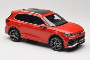 Volkswagen Tiguan eTSI R-Line Persimmon Red Metallic Otto 1:18 OT489 Derva - nuotrauka 4 iš 6
