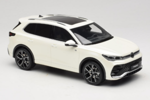 Volkswagen Tiguan R-Line Oryx White Pearl Otto 1:18 OT1219 Derva - nuotrauka 4 iš 6