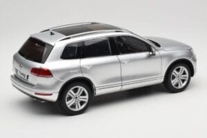 Volkswagen Touareg 7L Silver Metallic Kyosho 1:18 8821CS Metalas - nuotrauka 3 iš 8