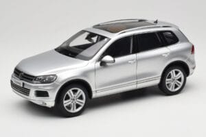 Volkswagen Touareg 7L Silver Metallic Kyosho 1:18 8821CS Metalas