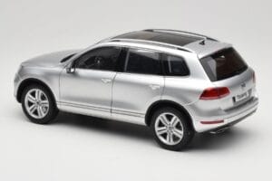 Volkswagen Touareg 7L Silver Metallic Kyosho 1:18 8821CS Metalas - nuotrauka 7 iš 8