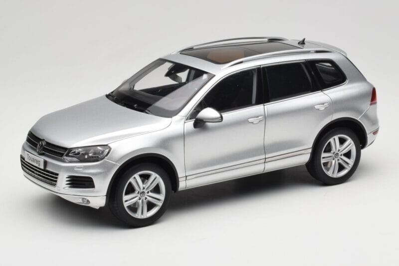 Volkswagen Touareg 7L Silver Metallic Kyosho 1:18 8821CS Metalas