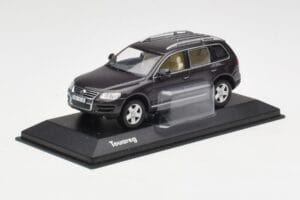 Volkswagen Touareg Pilkas Minichamps 1:43 TOUAREG001 Metalas - nuotrauka 2 iš 4