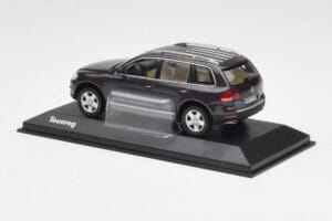 Volkswagen Touareg Pilkas Minichamps 1:43 TOUAREG001 Metalas - nuotrauka 3 iš 4